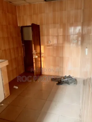 3bdrm Block of Flats in Durumi for rent