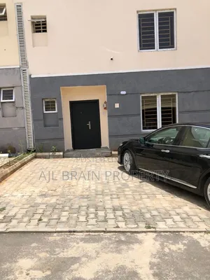 Furnished 4bdrm Townhouse / Terrace in Brains And Hammers, Life Camp
