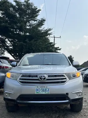 Toyota Highlander SE 2012 Silver