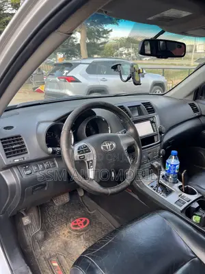 Toyota Highlander SE 2012 Silver