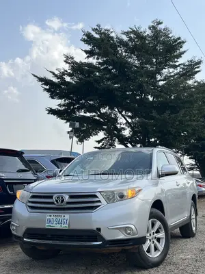 Toyota Highlander SE 2012 Silver