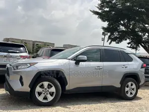 Toyota RAV4 XLE AWD 2020 Silver