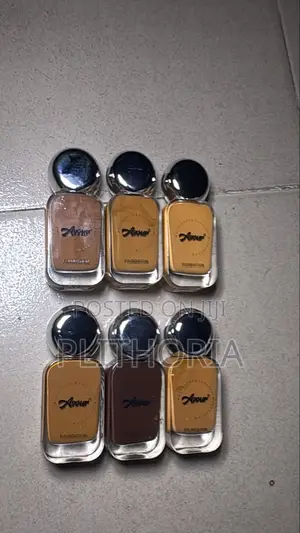 Avour Matte Liquid Foundation - Full Coverage Silver Cover - Colour 03