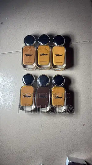 Avour Matte Liquid Foundation - Full Coverage Silver Cover - Colour 03