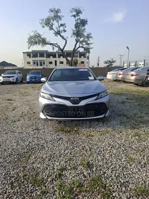 Toyota Camry LE FWD (2.5L 4cyl 8AM) 2018 Silver