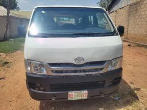 Toyota HiAce 2010 White