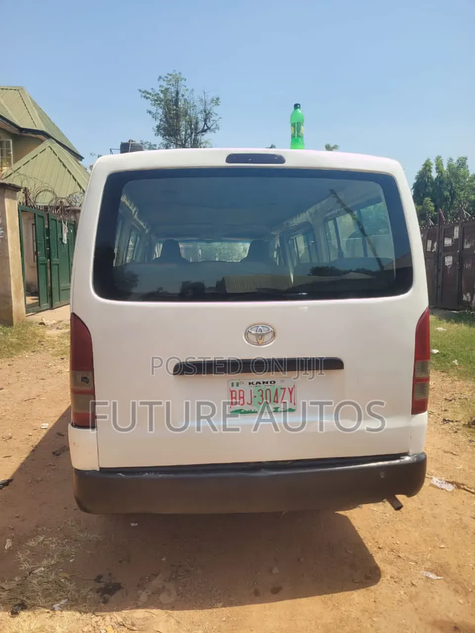 Toyota HiAce 2010 White