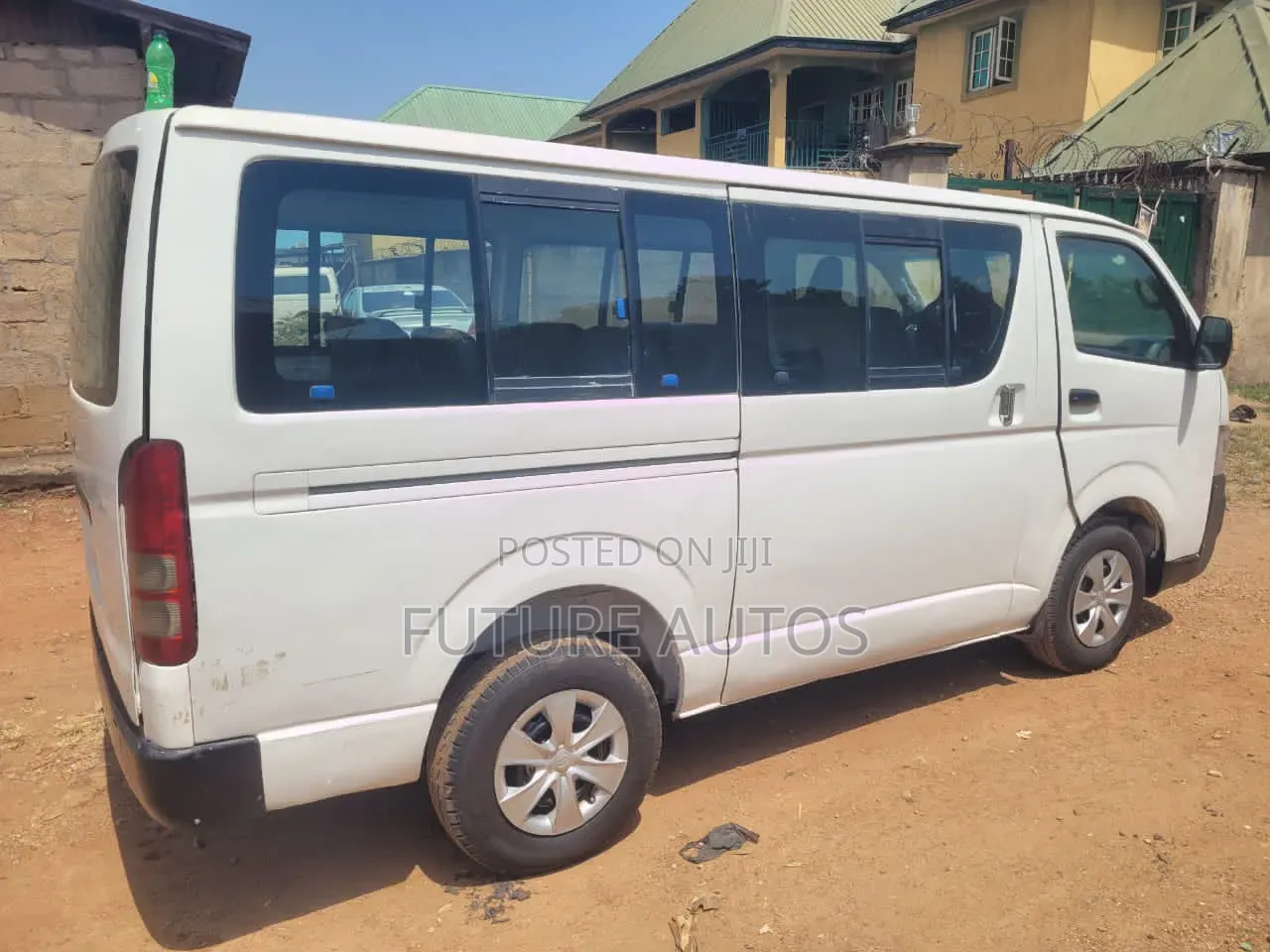Toyota HiAce 2010 White