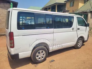 Toyota HiAce 2010 White