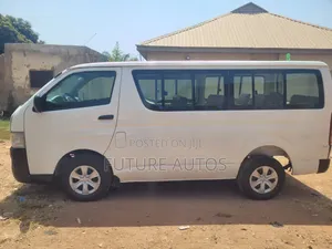 Toyota HiAce 2010 White