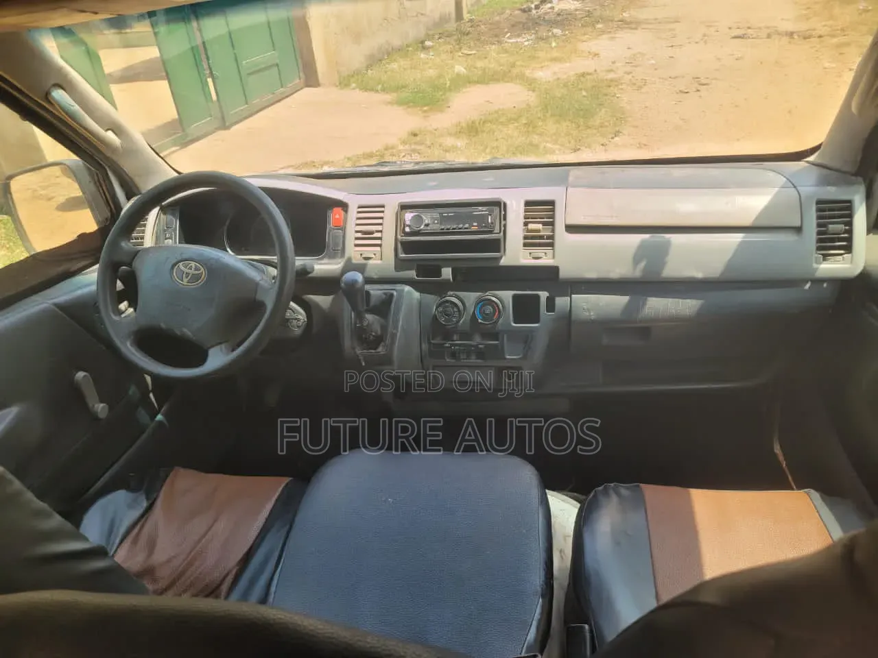 Toyota HiAce 2010 White