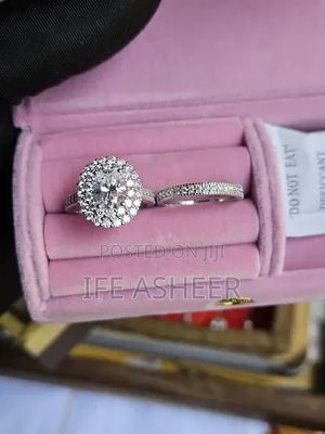 Queen Mossanite Diamond Stone Ladies Silver Wedding Ring 002