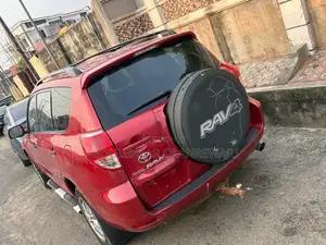 Toyota RAV4 V6 4x4 2007 Red