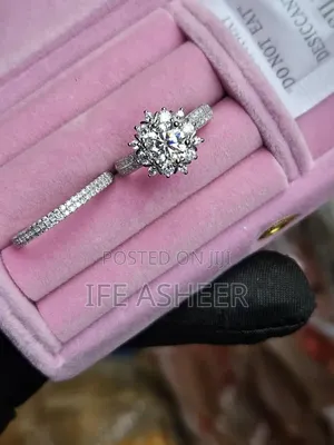 Luxury Mossanite Diamond Stone Ladies Silver Wedding Ring - 004