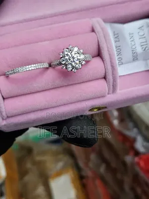 Luxury Mossanite Diamond Stone Ladies Silver Wedding Ring - 004