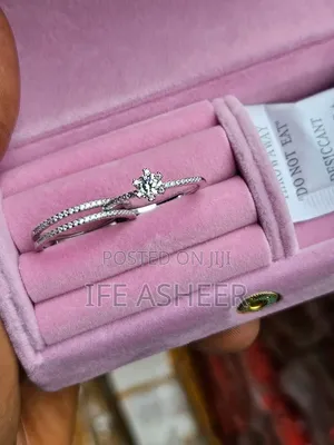 Mossanite Diamond Stone Ladies Elegant Silver Wedding Ring