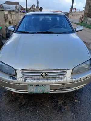 Toyota Camry 2000 Gray