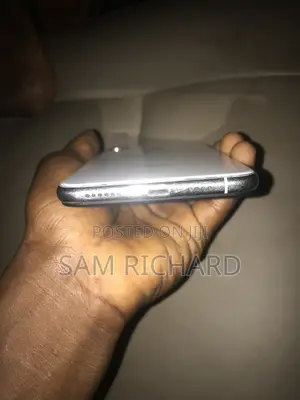 Apple iPhone XS Max 64 GB White