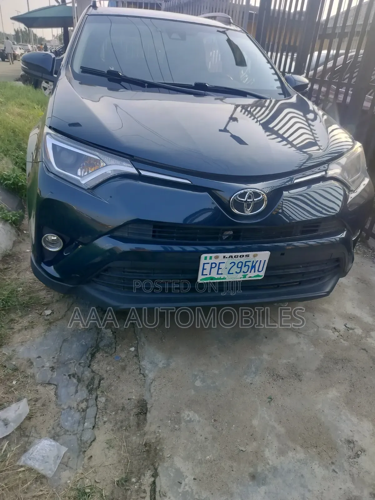 Toyota RAV4 2018 Blue