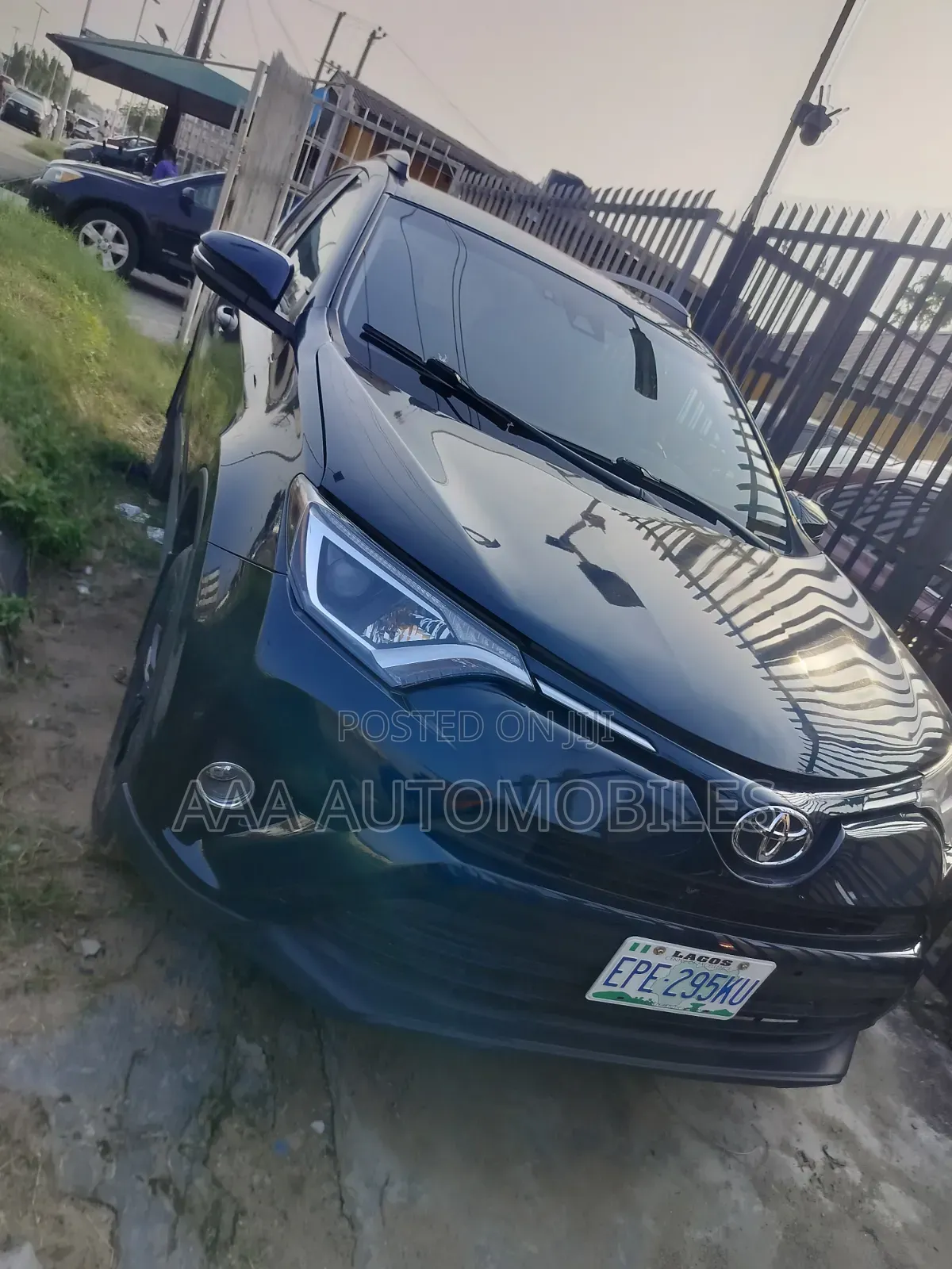 Toyota RAV4 2018 Blue