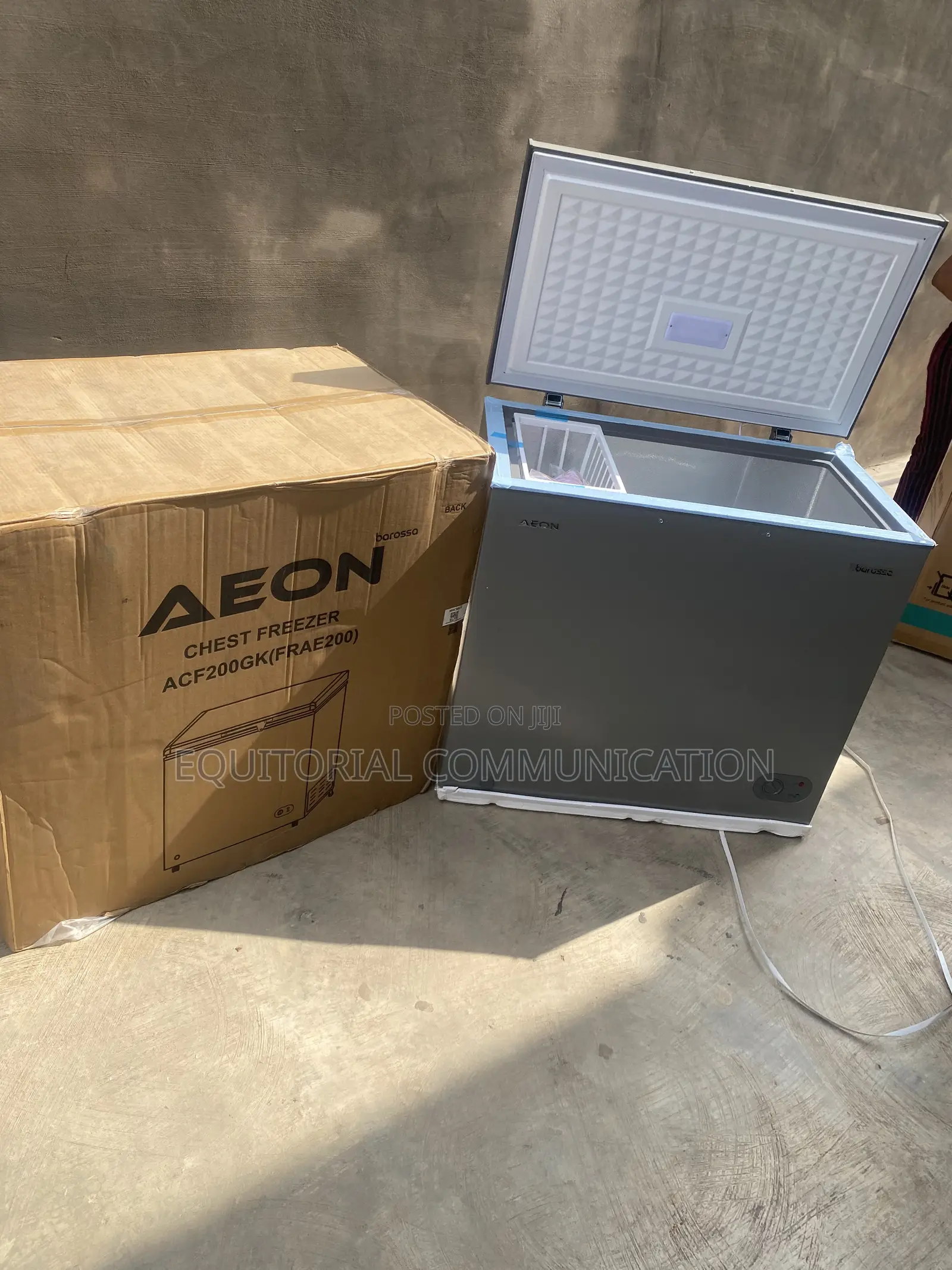 AEON 200L Chest-Type Freezer for Convenient Food Storage