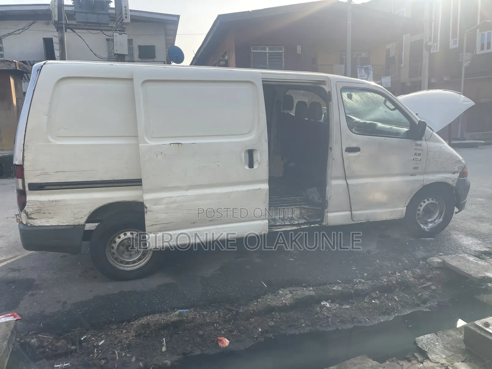 Toyota HiAce 2005 White