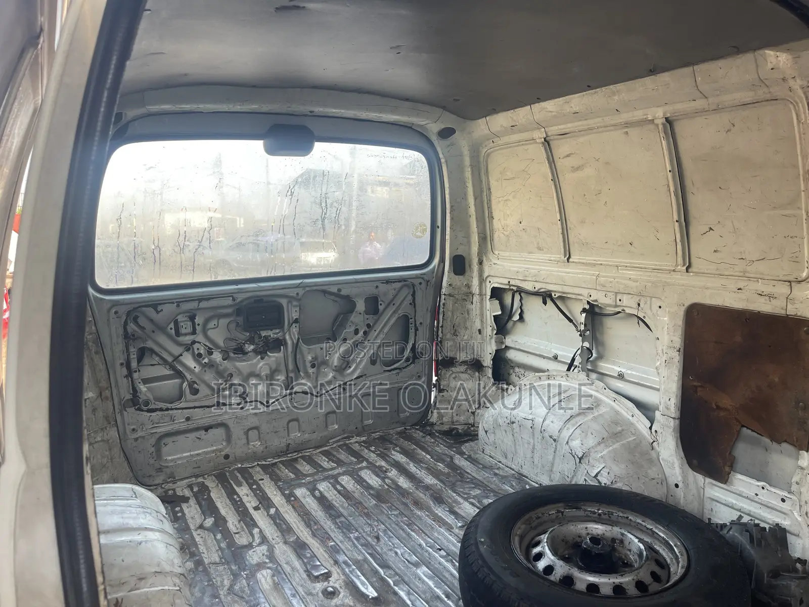 Toyota HiAce 2005 White