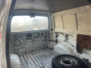 Toyota HiAce 2005 White