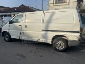 Toyota HiAce 2005 White