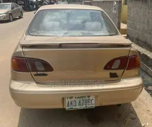 Toyota Corolla 2001 Gold
