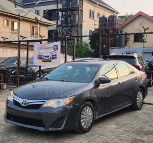 Toyota Camry SE 4dr Sedan (2.5L 4cyl 6A) 2014 Gray