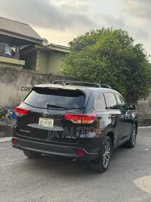 Toyota Highlander XLE 4x4 V6 (3.5L 6cyl 8A) 2018 Black
