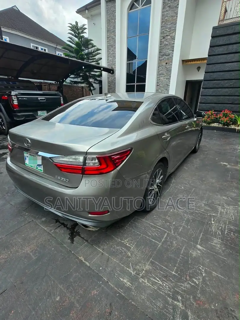 Lexus ES 350 FWD 2017