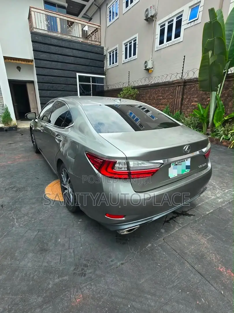Lexus ES 350 FWD 2017