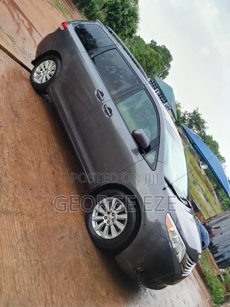 Toyota Sienna 2011 Gray