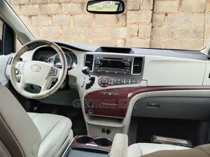 Toyota Sienna 2011 Gray