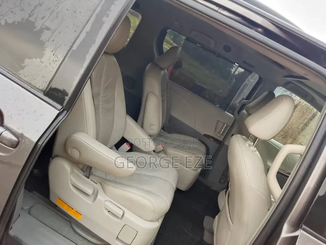 Toyota Sienna 2011 Gray