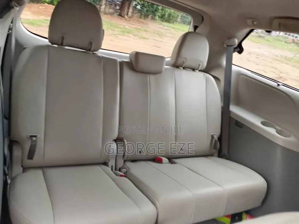 Toyota Sienna 2011 Gray