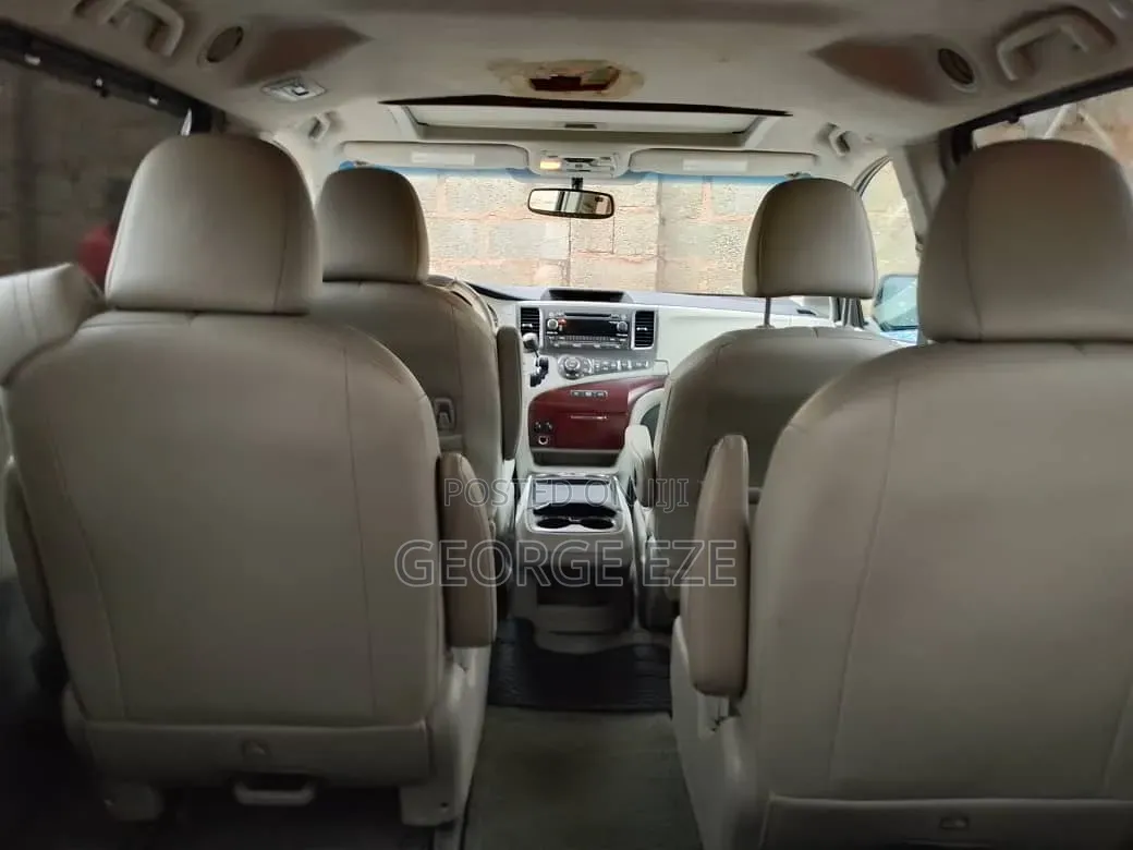 Toyota Sienna 2011 Gray