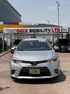Toyota Corolla LE 4dr Sedan (1.8L 4cyl CVT) 2015 Silver