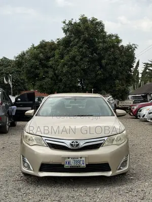 Toyota Camry LE 4dr Sedan (2.5L 4cyl 6A) 2013 Gold