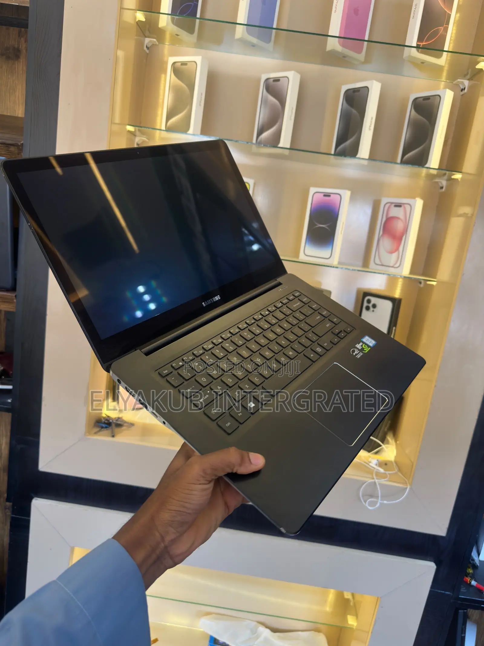 New Laptop Samsung 16GB Intel Core i7 SSD 256GB