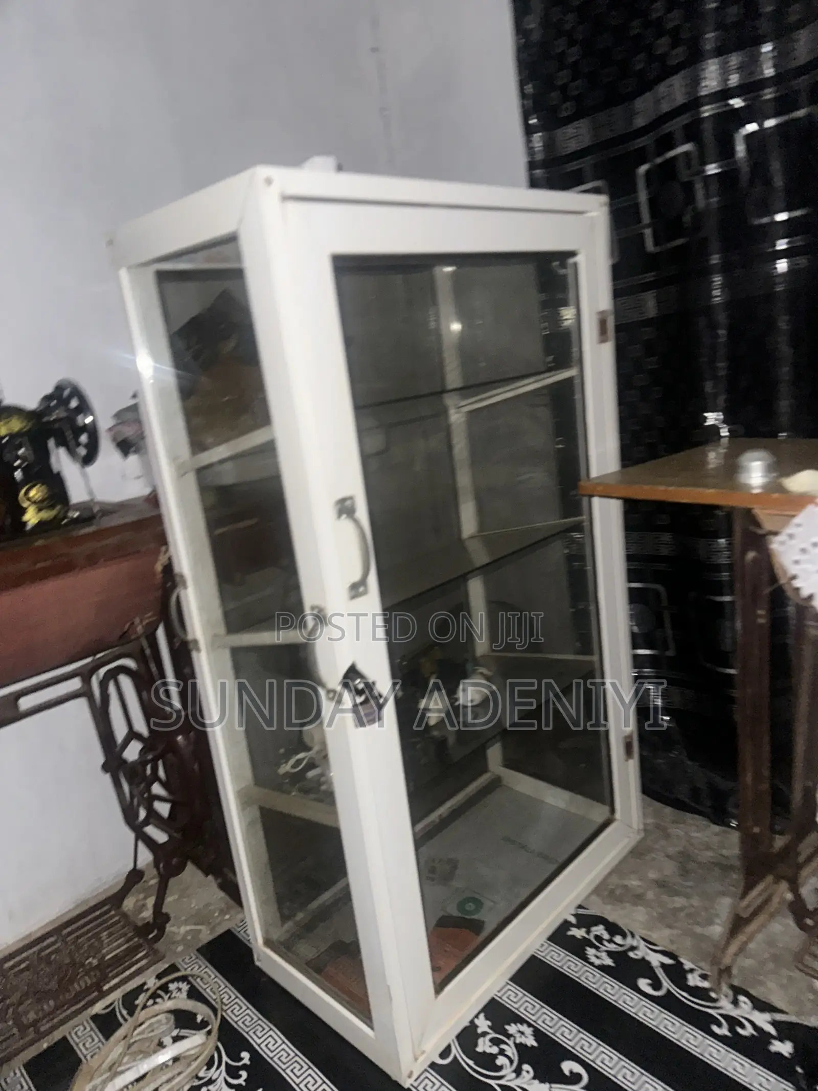 Showing Glass