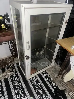 Showing Glass