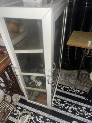 Showing Glass