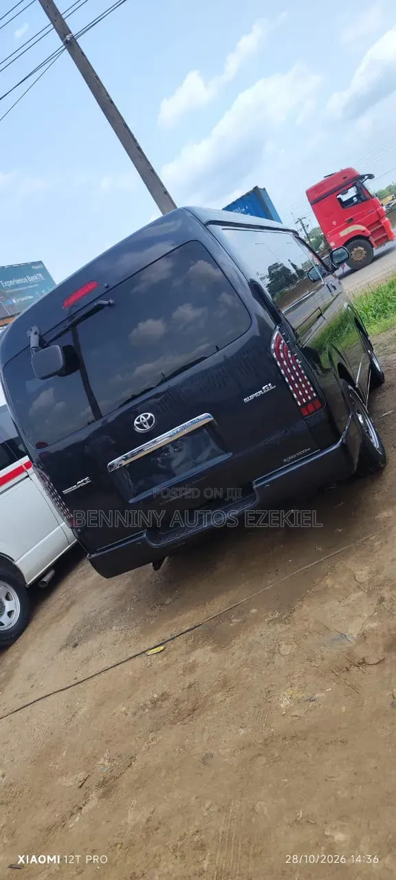 Toyota HiAce 2015 Grey