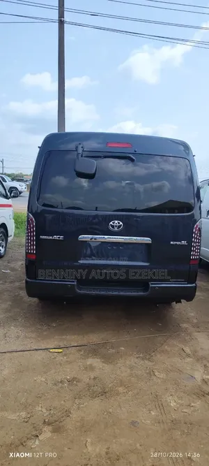 Toyota HiAce 2015 Grey