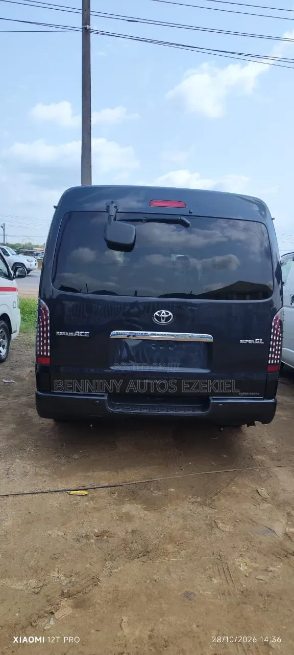 Toyota HiAce 2015 Grey