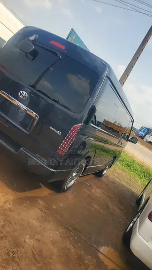 Toyota HiAce 2015 Grey