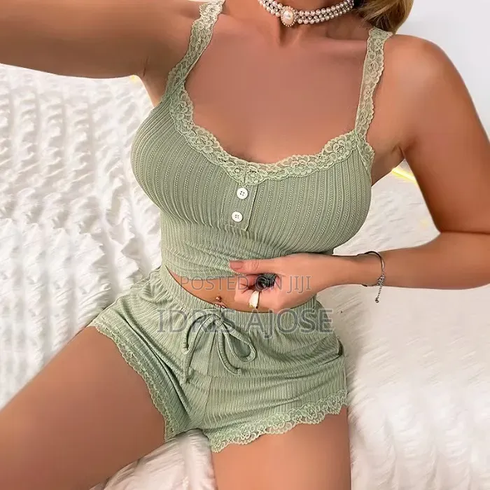 2Sets of Ladies Underwears